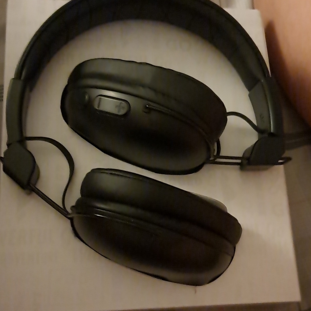 Jlab studio pro wireless headphone